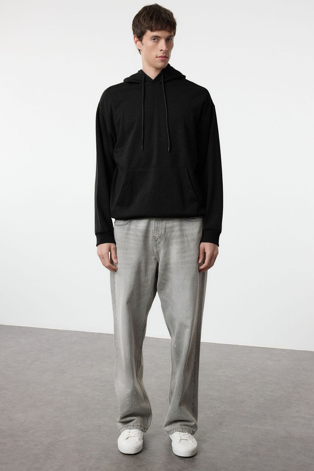 TRENDYOL MAN Siyah Oversize/Genis Kesim Kapusonlu Ici Polar/S?cak Tutan S?rt Nak?sl? Sweatshirt TMNAW25SW00070 - Trendyolmilla фото 4