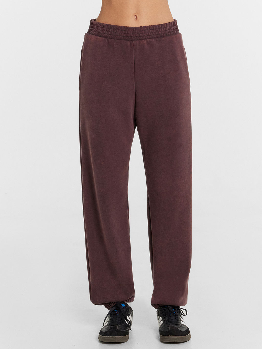 Комплект женский (джемпер, брюки) шоколадный с дизайнерским принтом шоколадная варка 192543 - Mark formelle фото 5