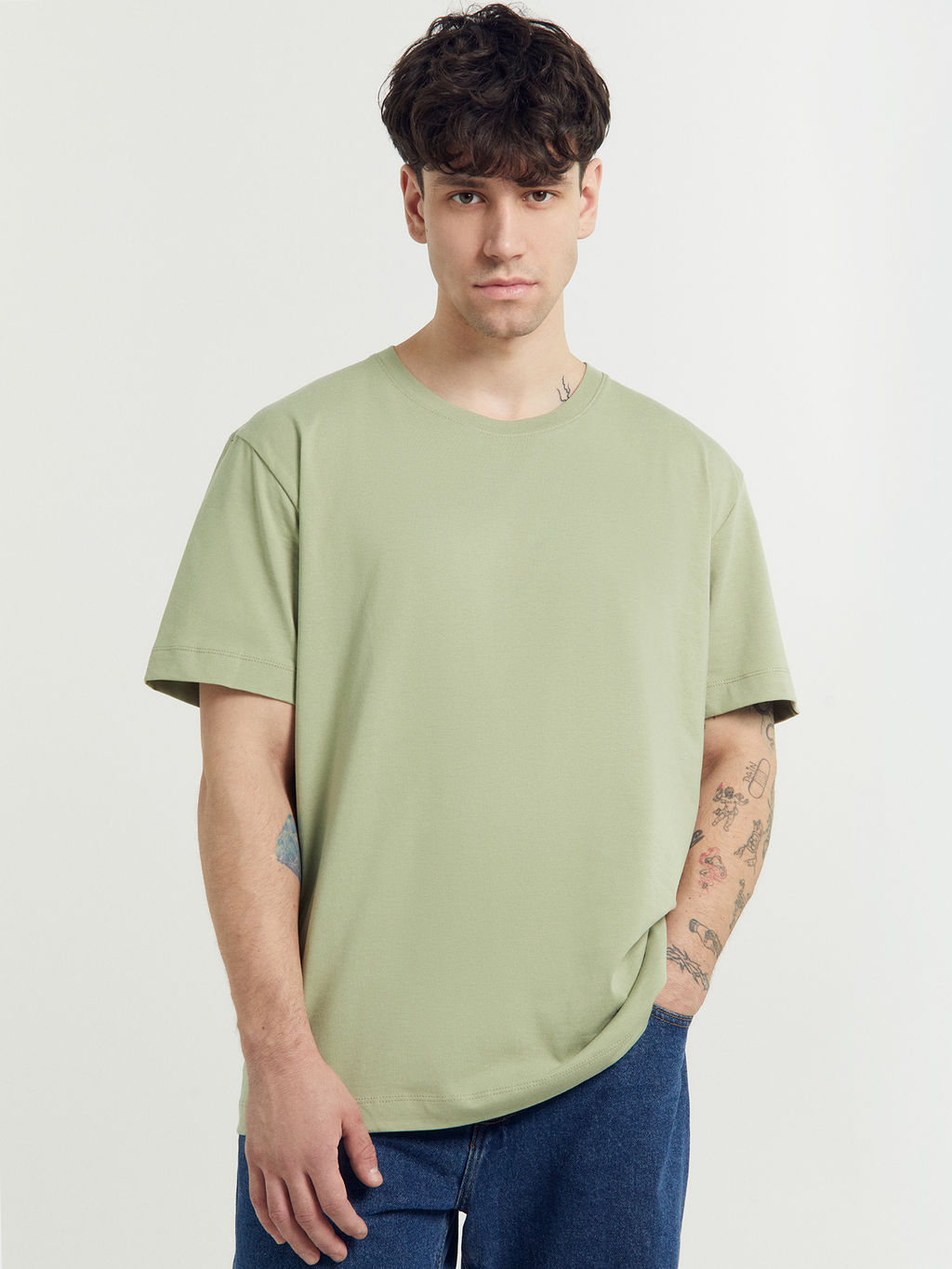 Футболка мужская в зеленом цвете зеленый чай 111877