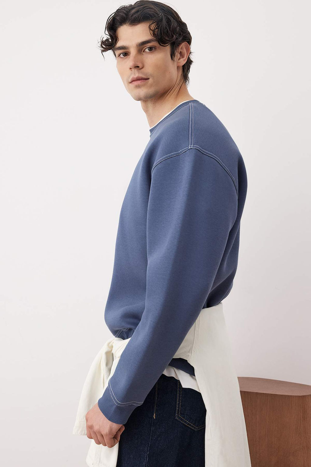 Soluk Indigo Oversize/Genis Kesim Kontrast Dikis Detayl? Bisiklet Yaka Sweatshirt TMNAW24SW00011