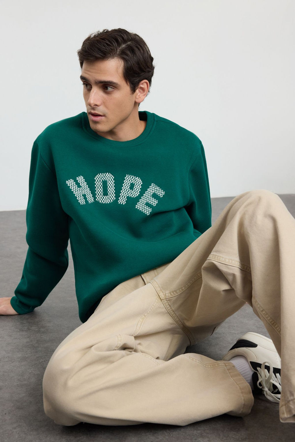 TRENDYOL MAN Zumrut Yesili Oversize/Genis Kesim Nak?sl? Ici Polar/S?cak Tutan Kapusonlu Sweatshirt TMNAW25SW00060