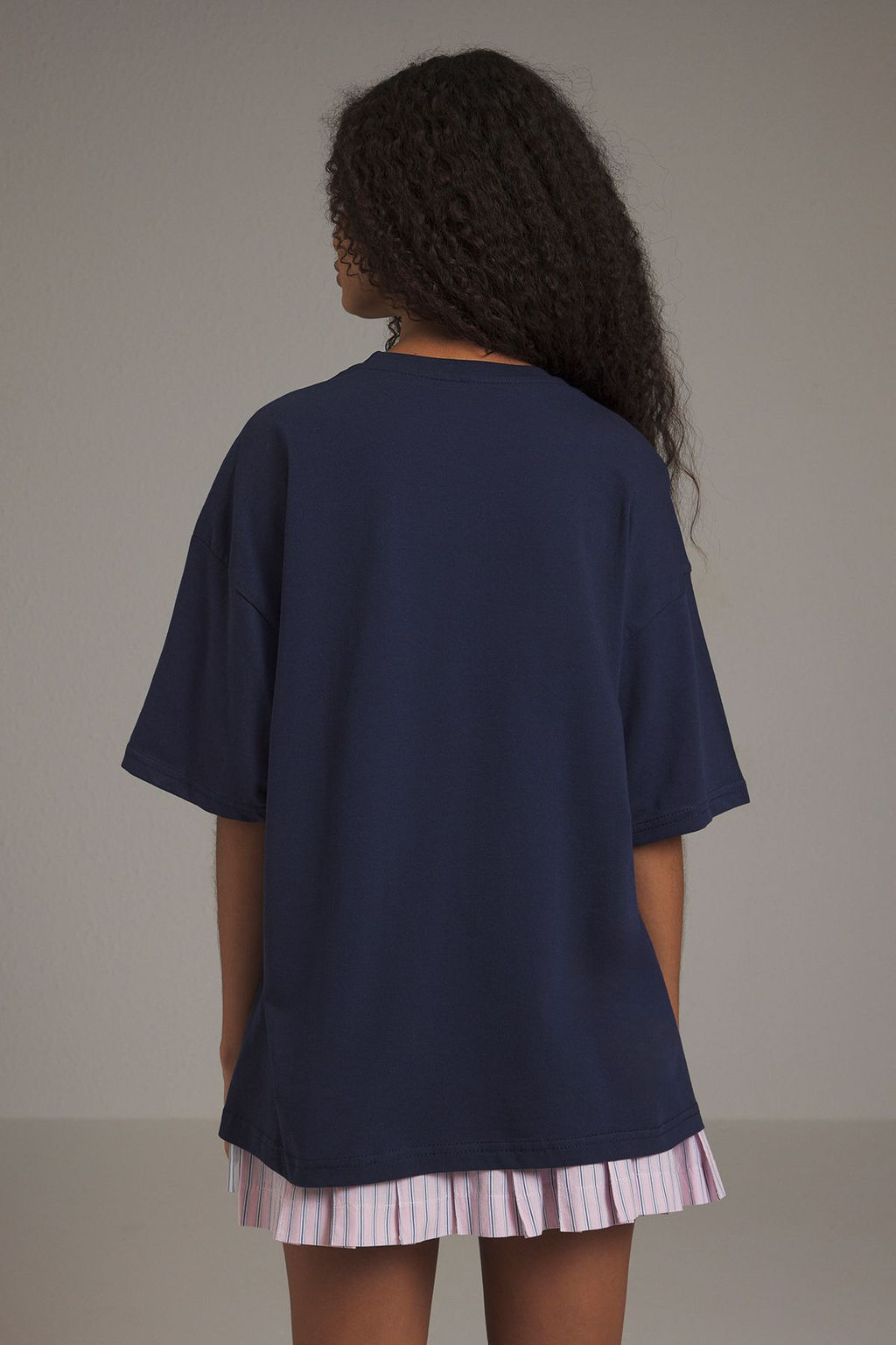 TRENDYOLMILLA Lacivert Kiraz Bask?l? Oversize/Genis Kal?p Orme T-Shirt TWOSS25TS00122  фото 4
