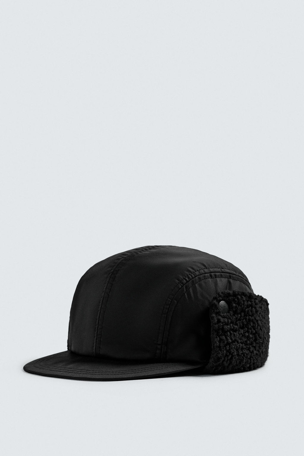 GORRA T?CNICA OREJERAS BORREGUILLO / Negro - Zara фото 2
