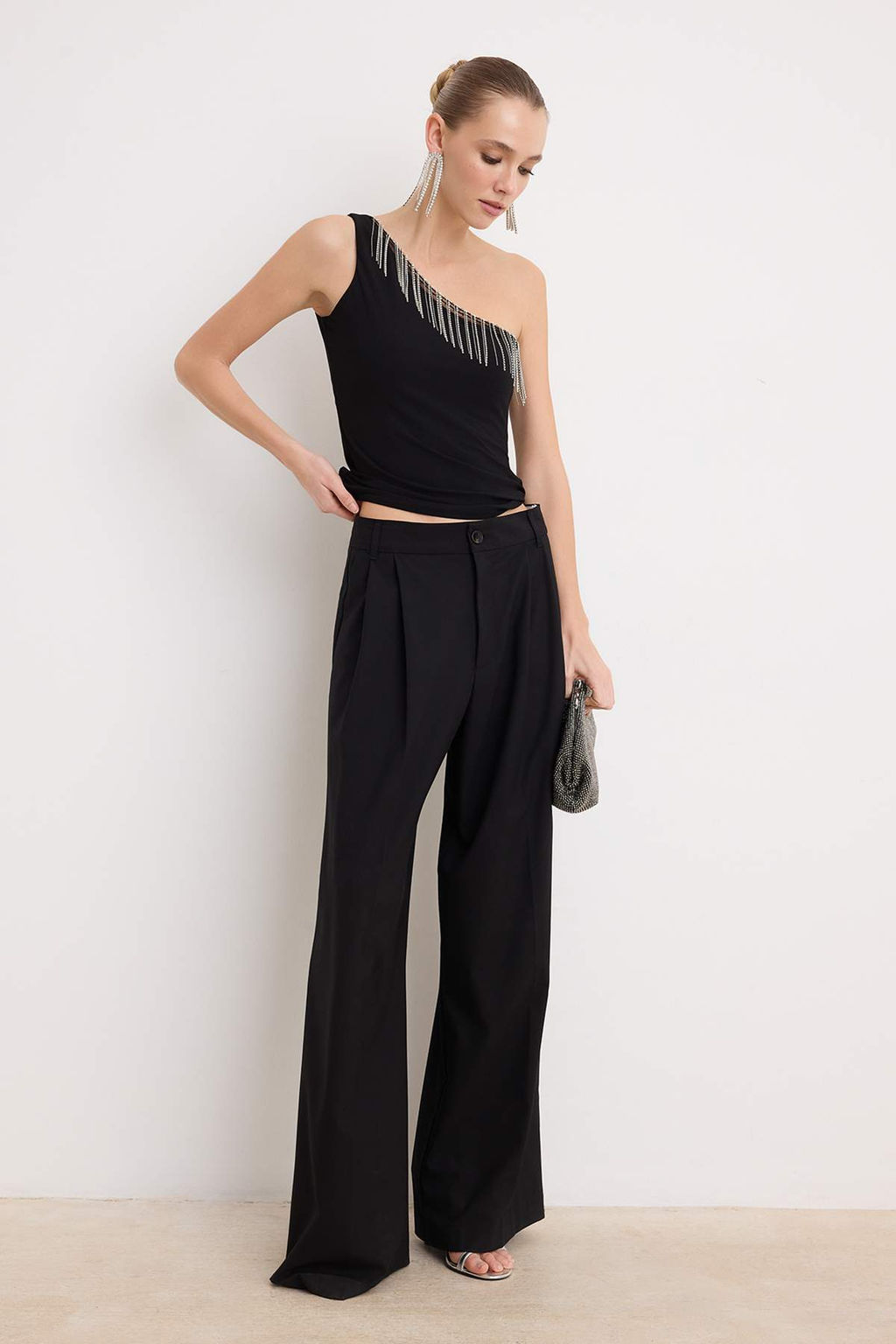 Siyah Tas Aksesuar Detayl? Asimetrik Yaka Party Bluz TPRSS26BZ00040 - Trendyolmilla фото 2