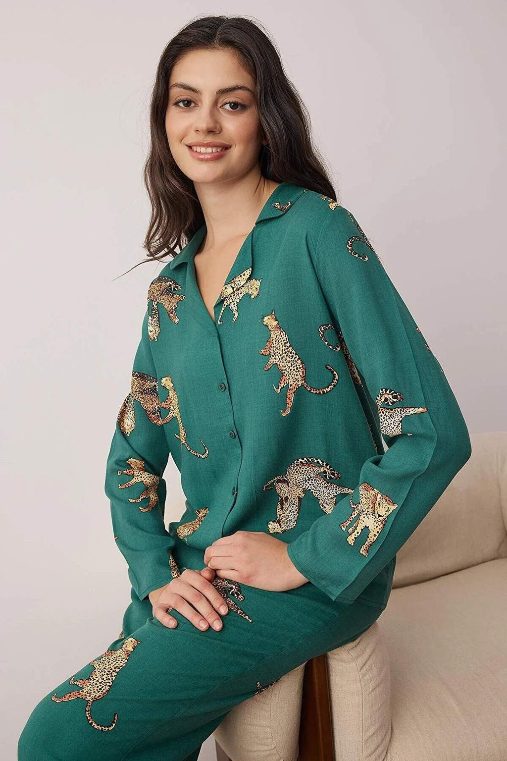 Zumrut Yesili Kaplan Desenli Viskon Dokuma Pijama Tak?m? THMAW25PT00036