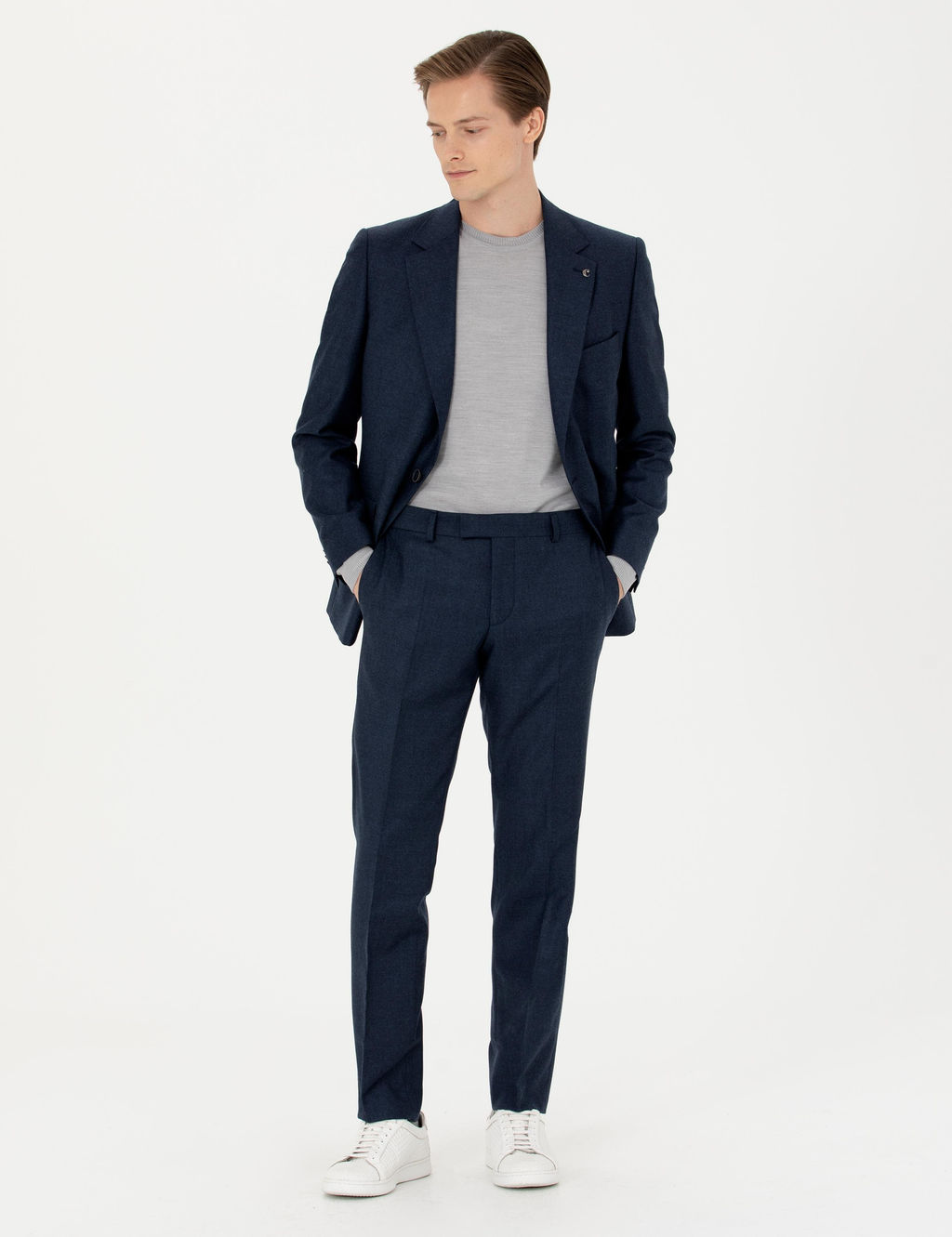 Шерстяной костюм приталенного кроя темно-синего цвета
