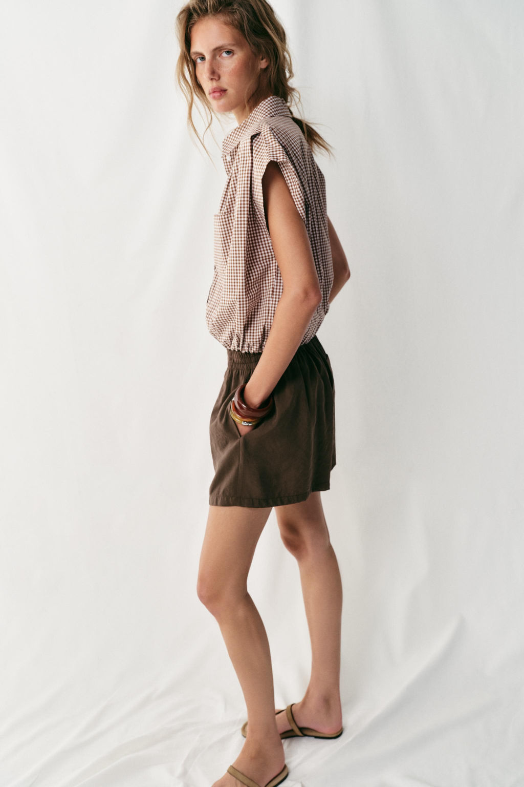 CAMISA CORTA CUADRO VICHY / marron/blanco