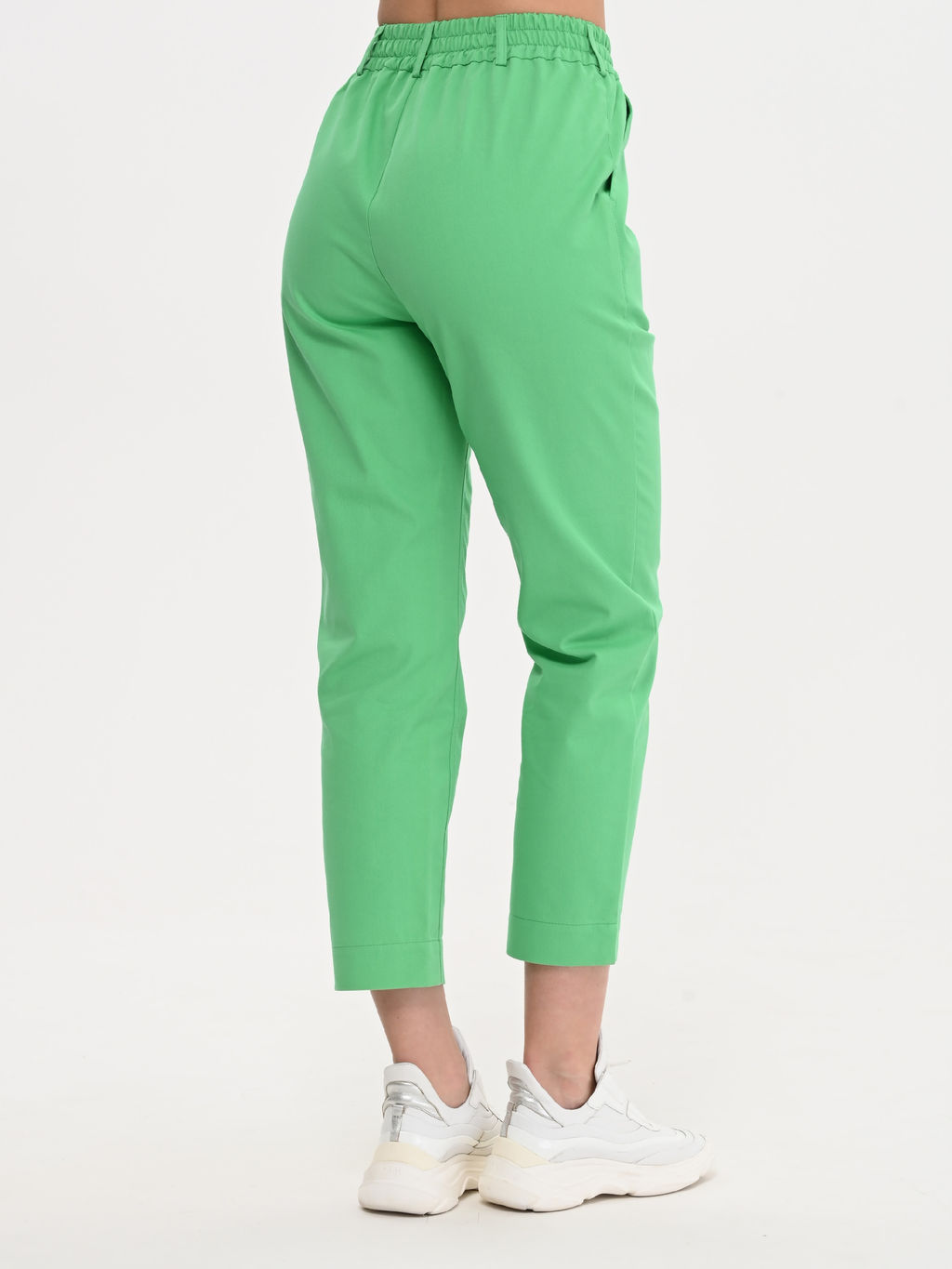 Легкие и комфортные летние брючки из хлопка с добавлением лайкры.