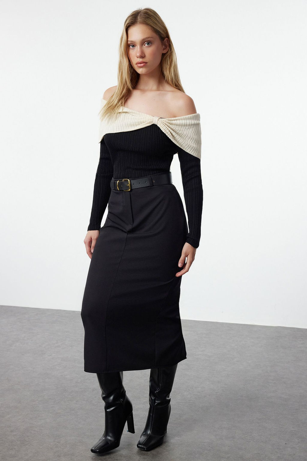 Siyah Carmen Yaka Renk Bloklu Fitted/Vucudu Saran Triko Kazak TWOAW25KZ00170 - Trendyolmilla фото 2