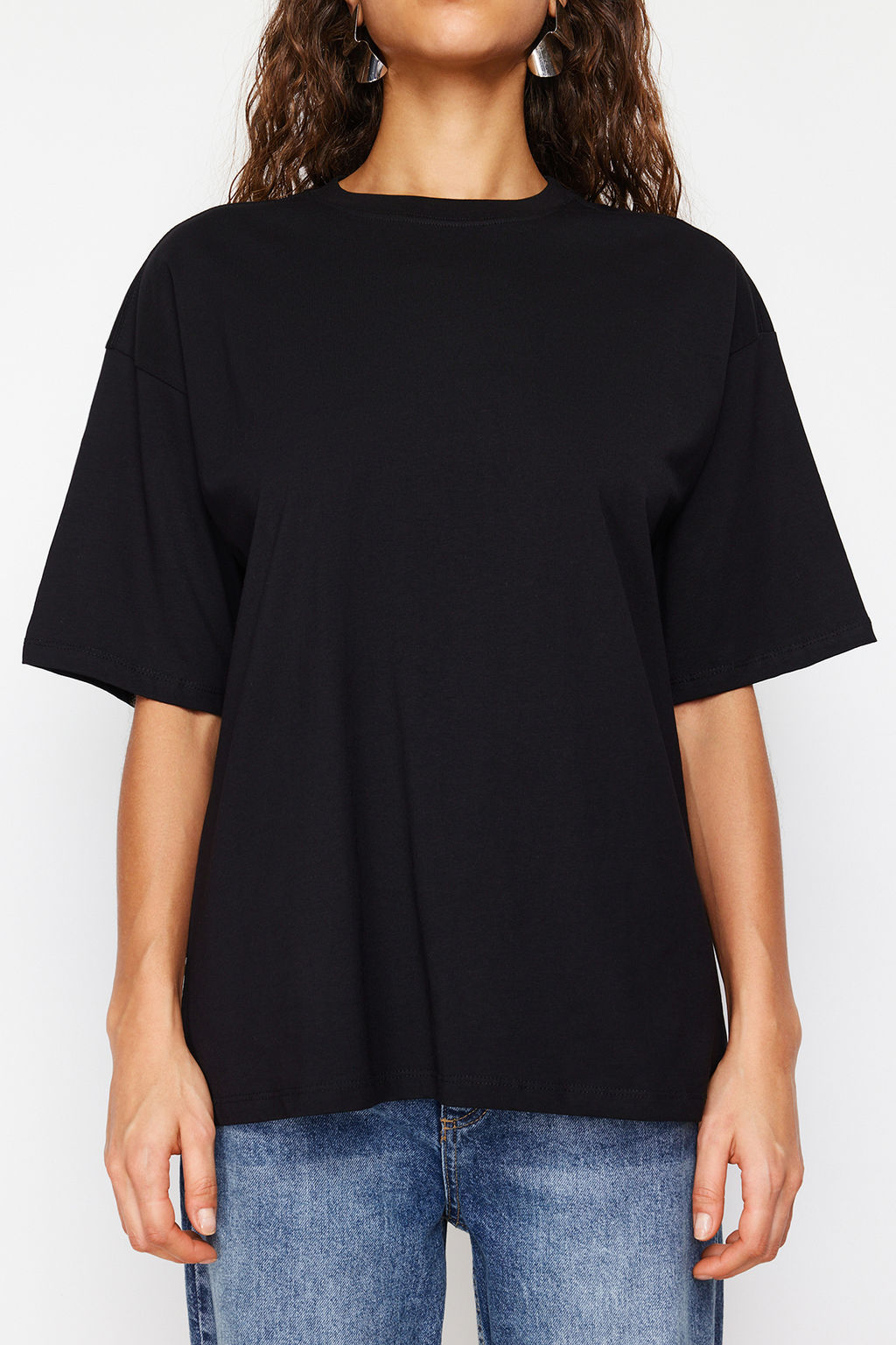 Siyah %100 Kal?n Pamuklu Premium Oversize/Genis Kal?p Bisiklet Yaka Orme T-Shirt TWOSS23TS00040