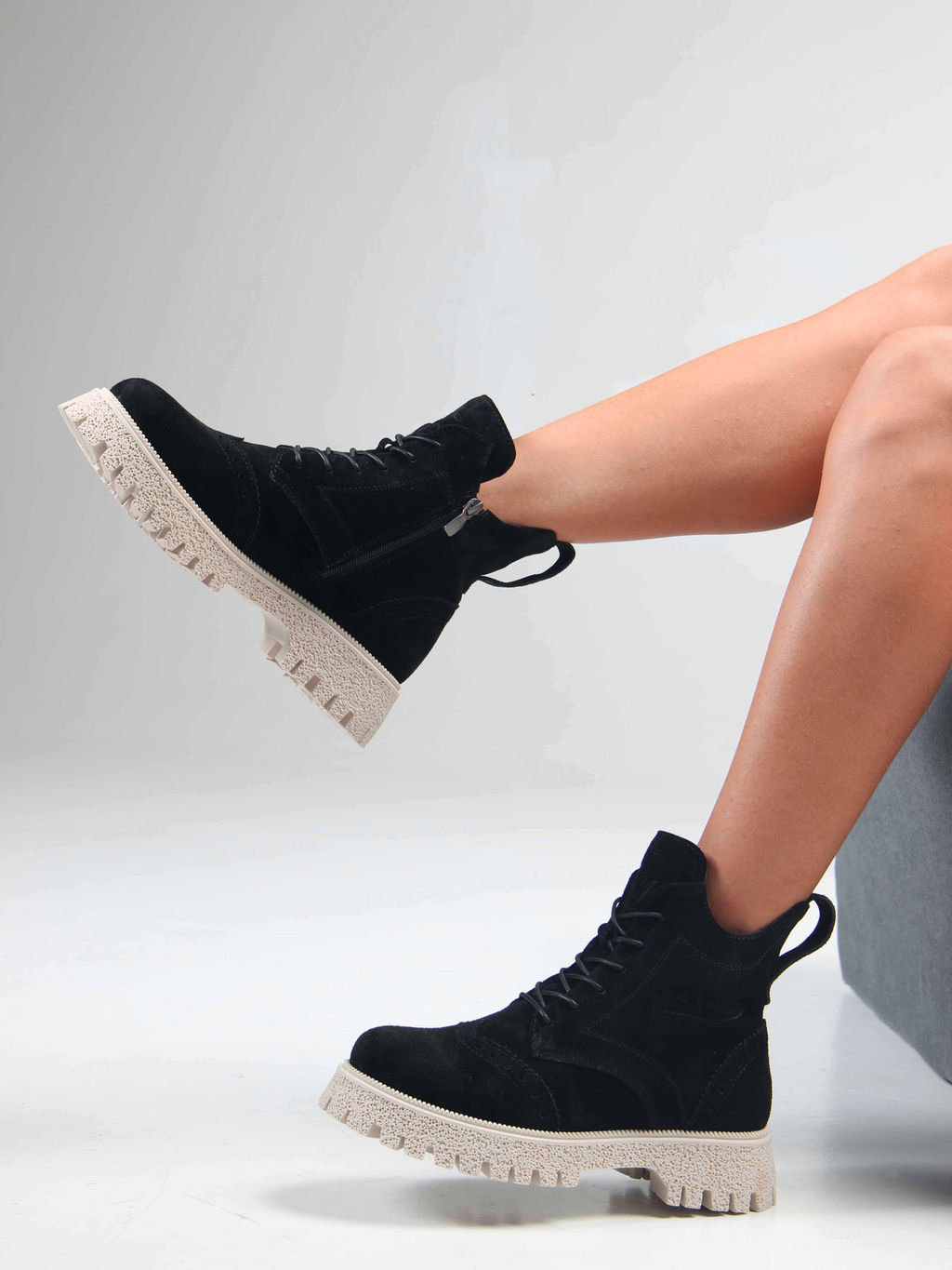 Ботинки 338.1541be. черный замша/Мех