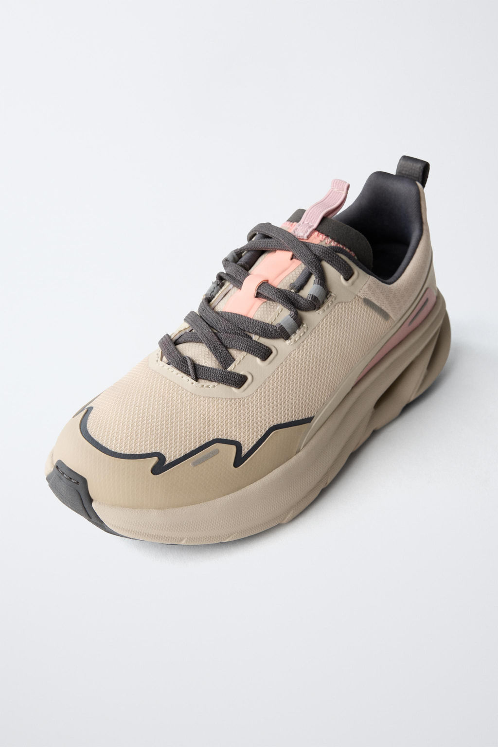 TRAINERS WITH SOLE DETAIL