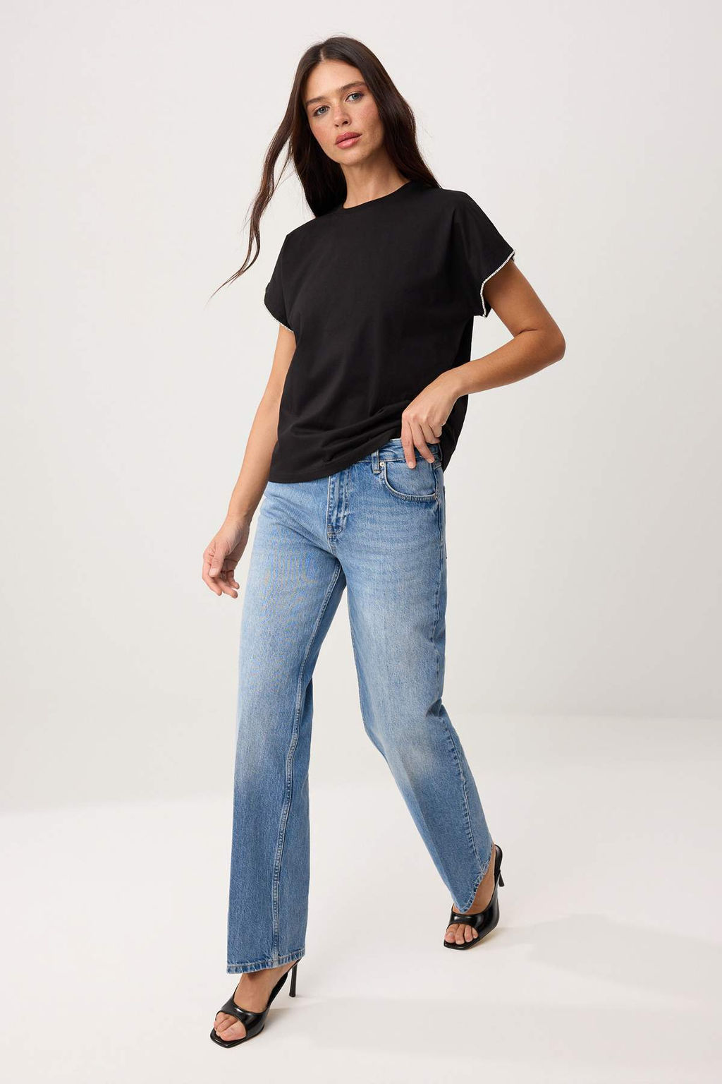 Siyah %100 Kal?n Pamuklu Kolu Tas Detayl? Regular/Normal Kal?p Ay Kol Orme T-Shirt TWOSS24TS00071 - Trendyolmilla фото 2
