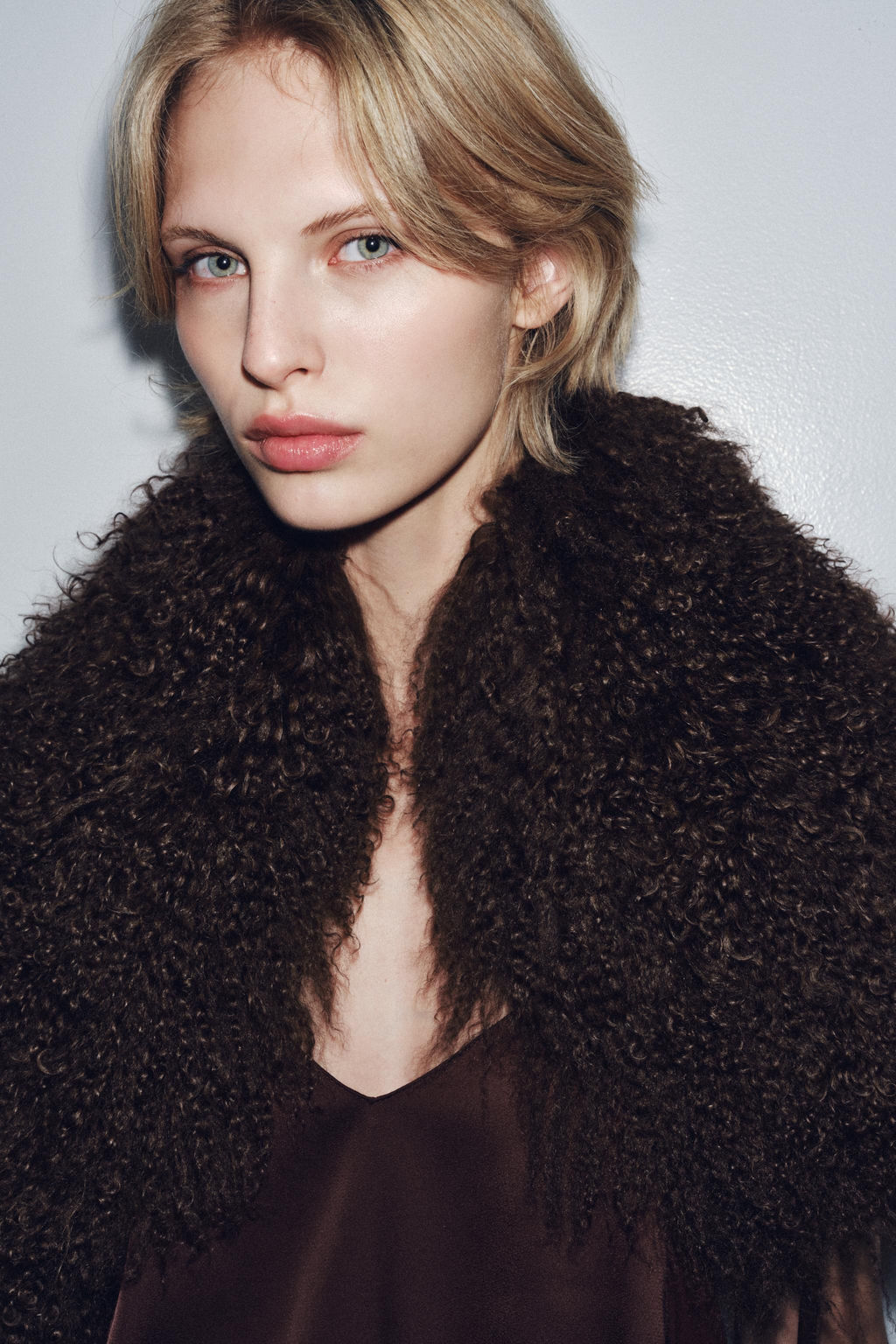 LEATHER AND SHEEPSKIN NECK PIECE - Zara фото 2