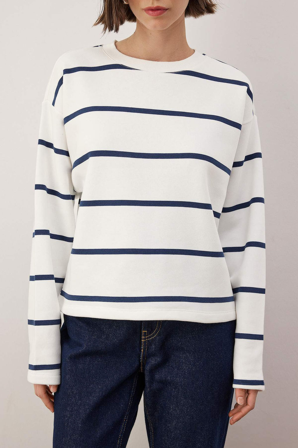 Ekru Cizgili Regular/Normal Kal?p Bisiklet Yaka Orme Sweatshirt TWOAW26SW00255 - Trendyolmilla фото 3