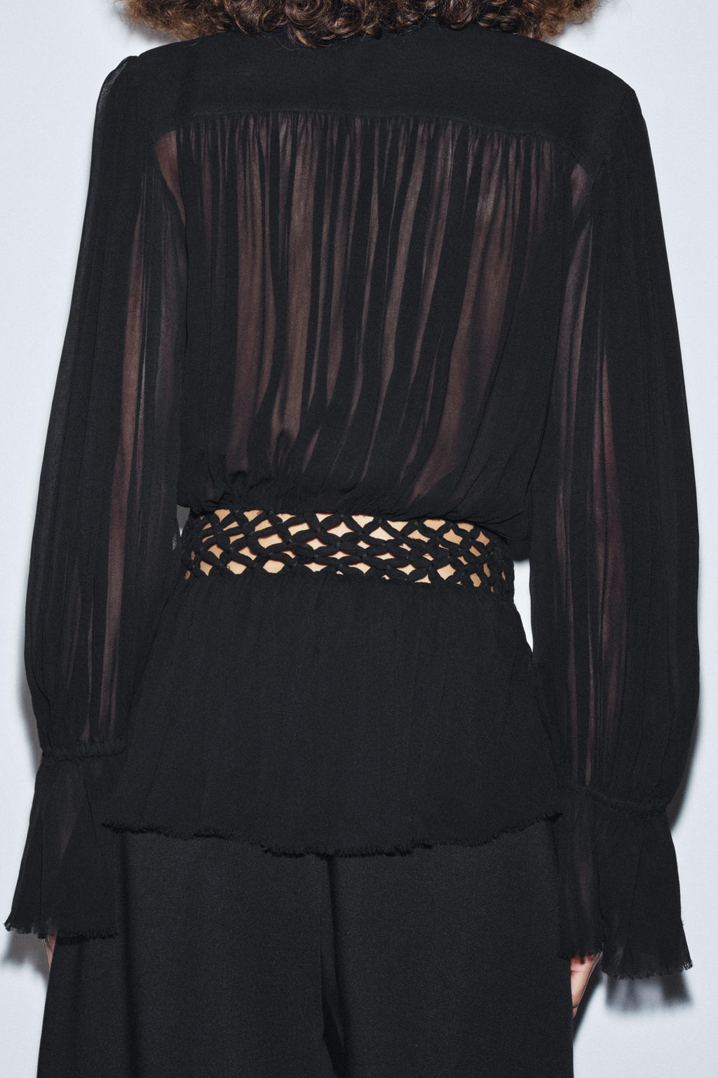 V-NECK MACRAM_ BLOUSE ZW COLLECTION - Zara фото 7