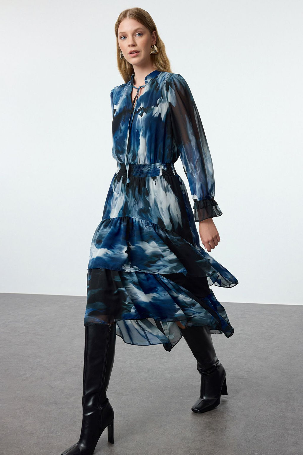 TRENDYOLMILLA Cok Renkli Boyundan Baglamal? Dokuma K?sl?k Elbise TWOAW21EL1448