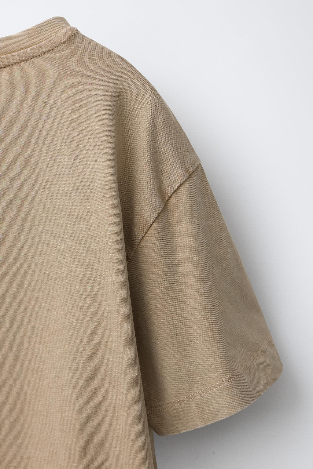 CAMISETA B?SICA EFECTO LAVADO / Beige claro