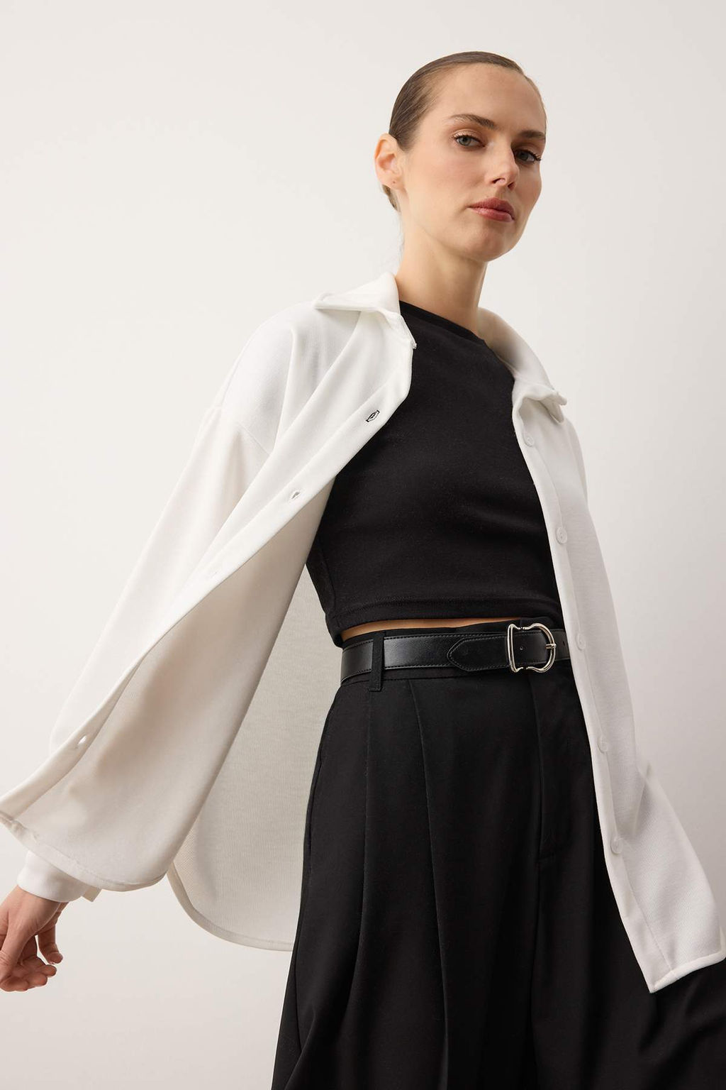 Siyah Selanik Polo Yaka Dugmeli Oversize Gomlek TWOAW26GO00117 - Trendyolmilla фото 3