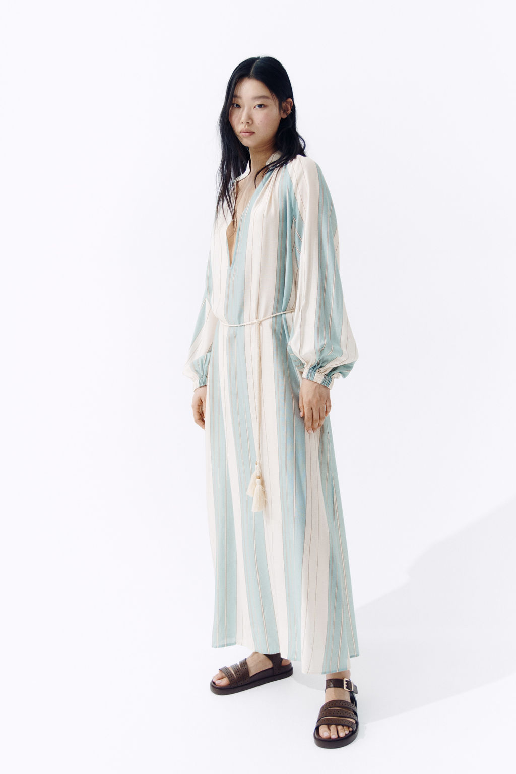 Vestido oversize con cintur?n de anudar - H&m фото 3