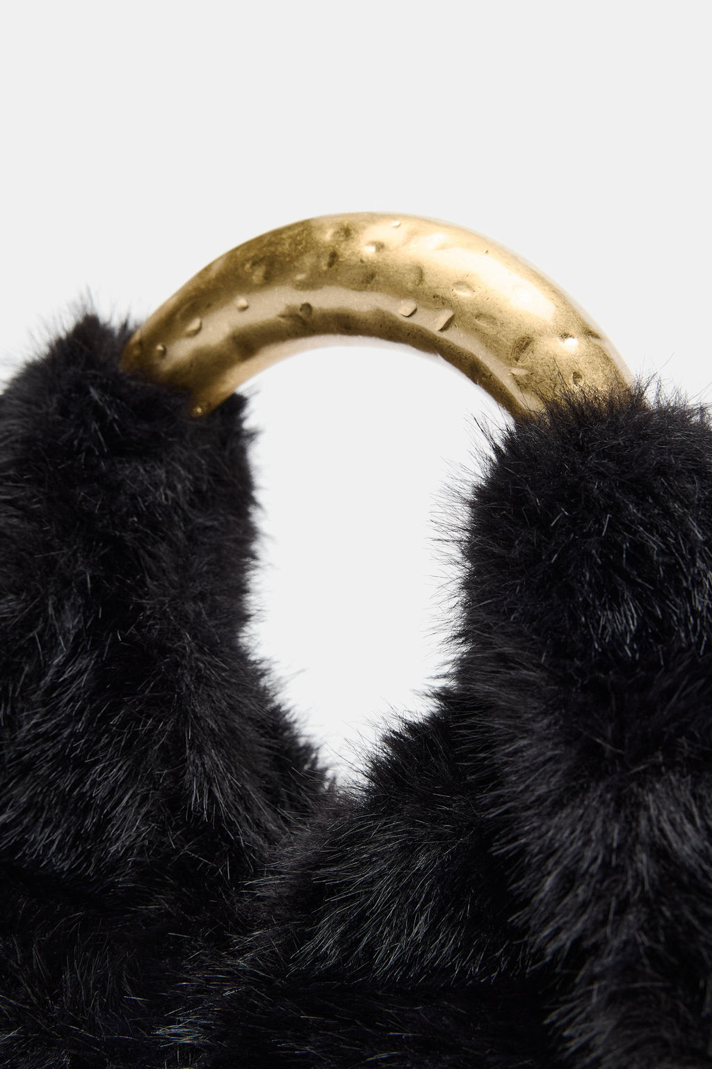FAUX FUR HANDBAG WITH METAL HANDLE - Zara фото 5