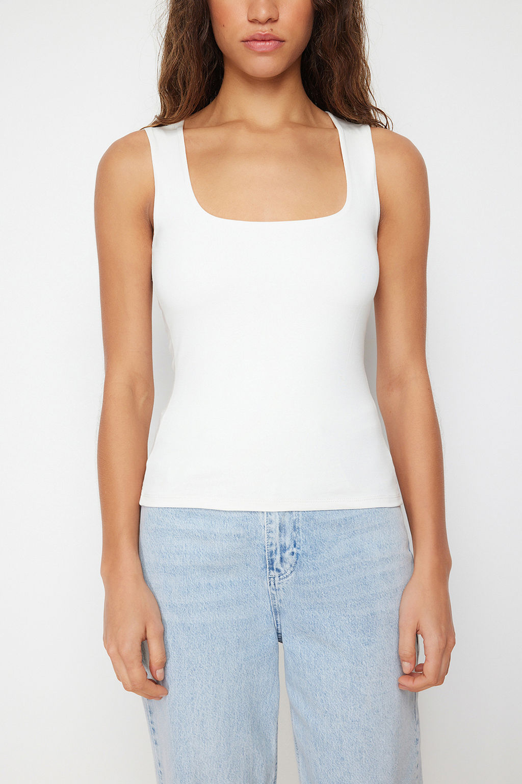 Ekru Kare Yaka S?f?r Kol Pamuklu Esnek Fitted/Vucuda Oturan Orme Atlet TWOSS24AL00013