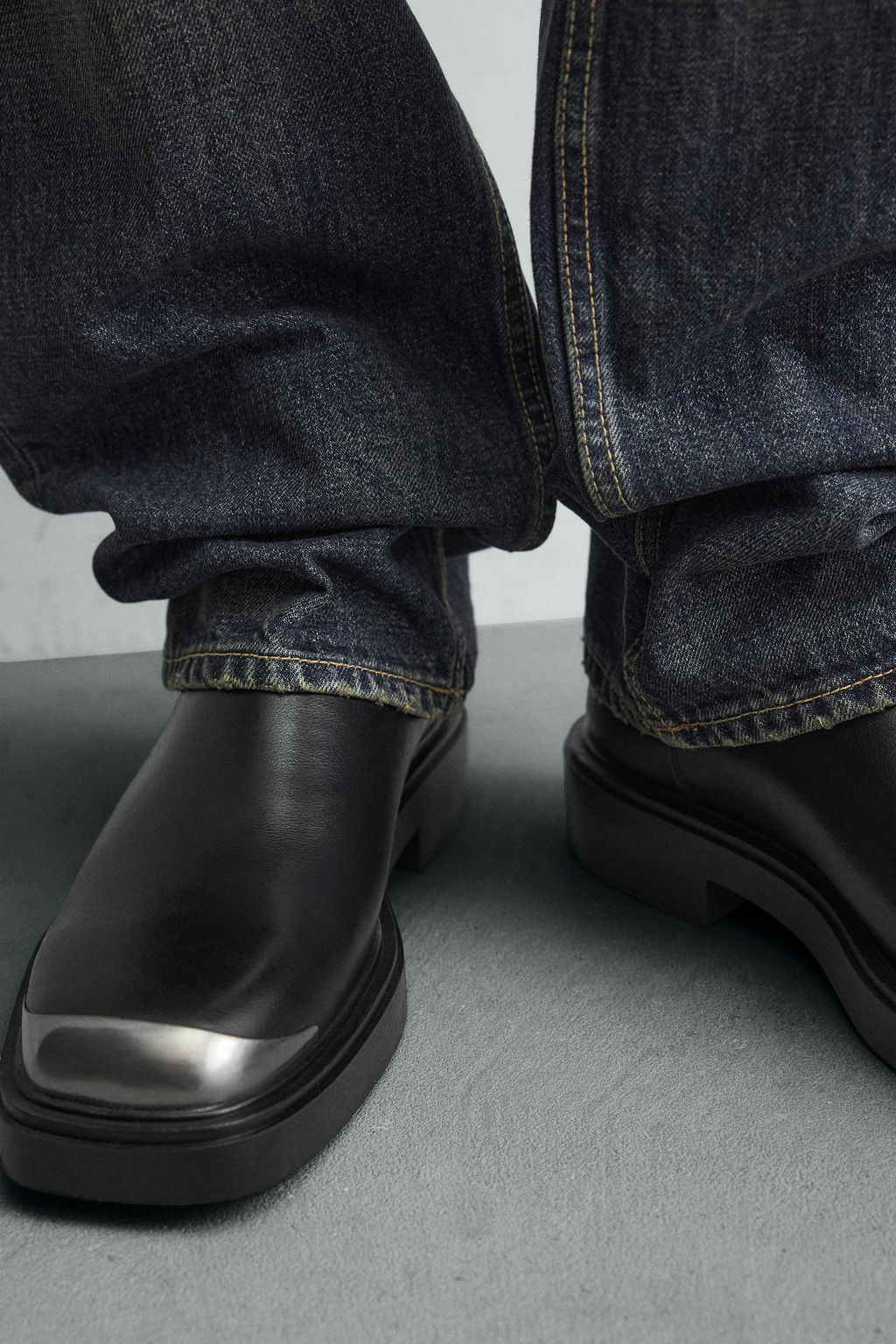 CHELSEA BOOTS WITH METAL DETAIL - Zara фото 3