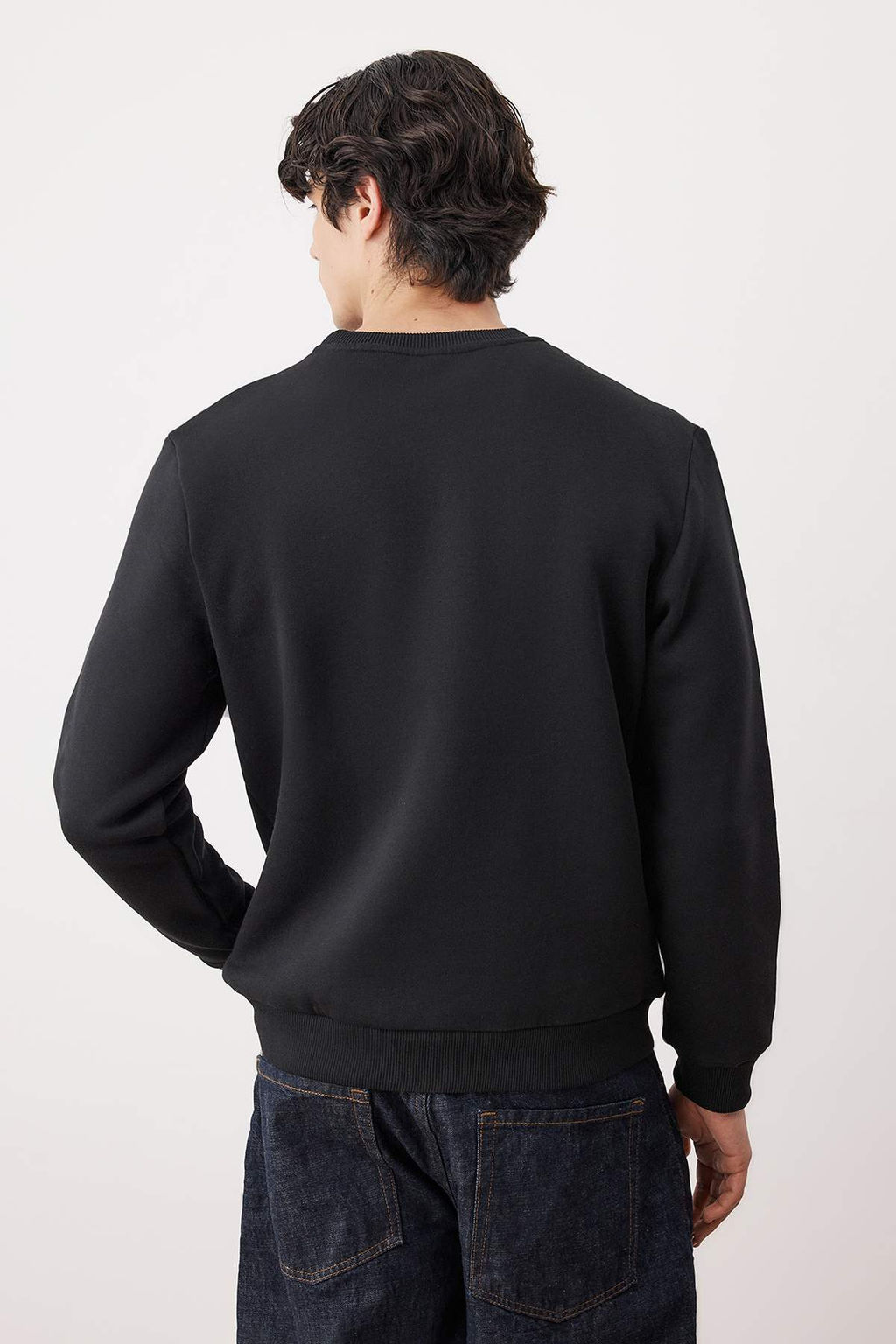 Siyah Regular/Normal Kesim Bisiklet Yaka Kal?n/Ici Sardonlu Sweatshirt TMNAW26SW00018 - Trendyolmilla фото 4