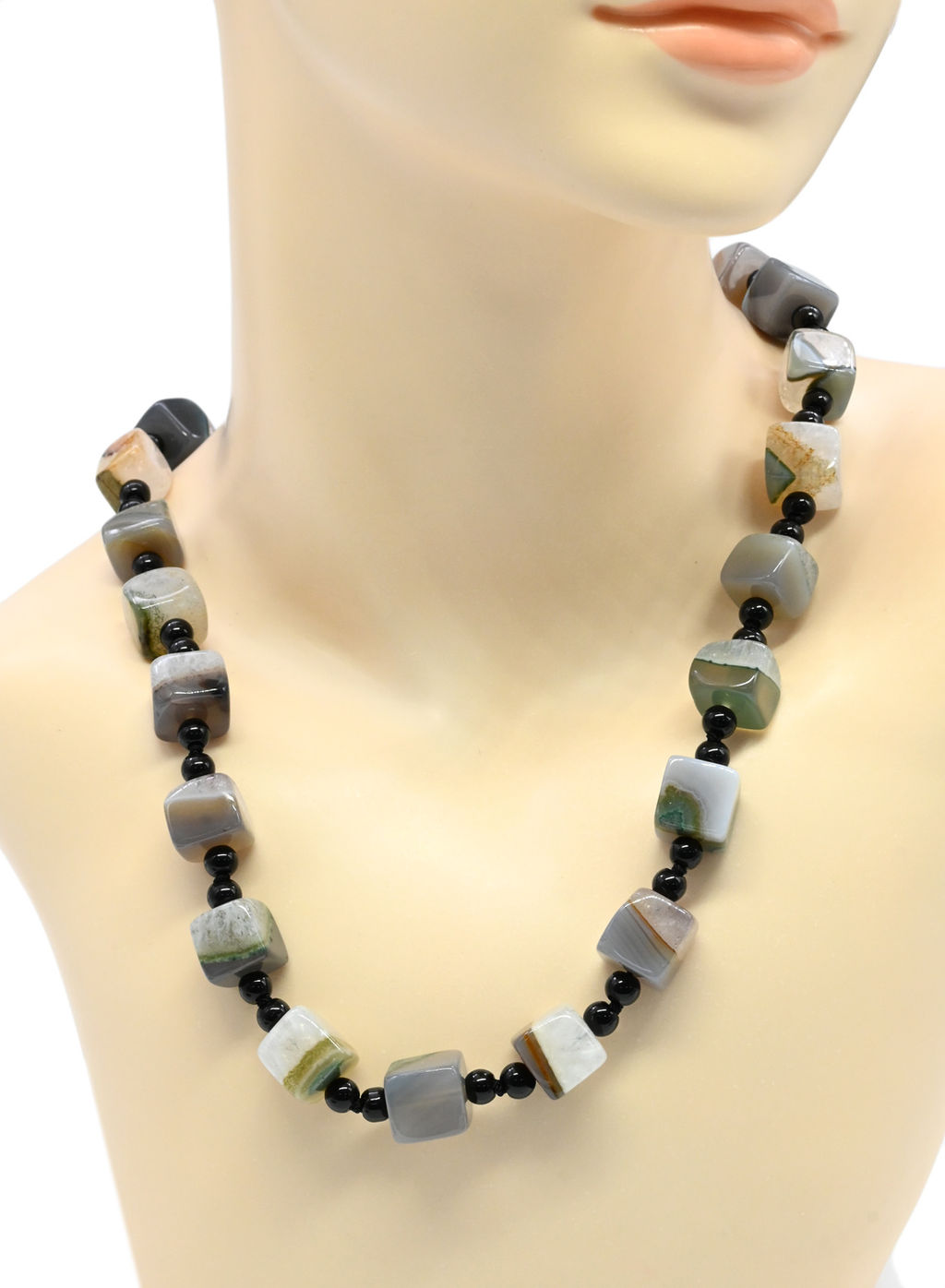 Бусы из агата тонированного кубик 13мм цв.серый, шарики 6мм, 60см