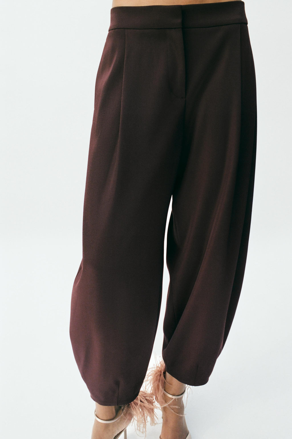 SATIN CARROT FIT TROUSERS - Zara фото 2