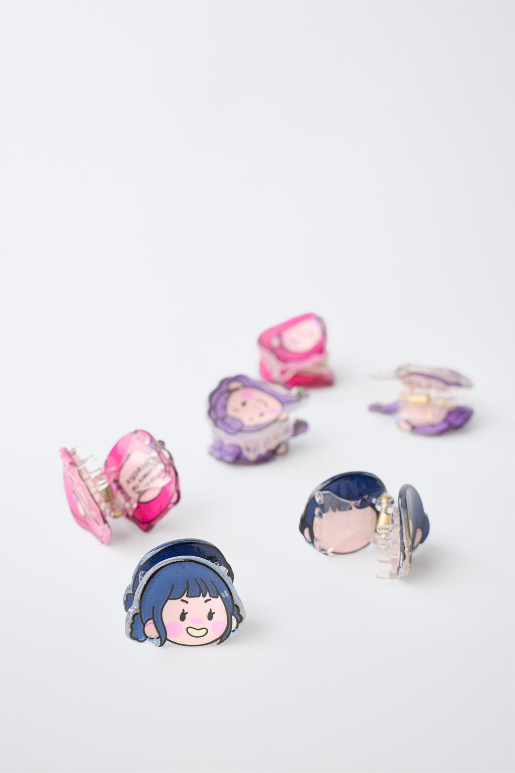 PACK CAJITA GOMITAS Y PINZAS KPOP DEMON HUNTERS NETFLIX / Multicolor - Zara фото 2