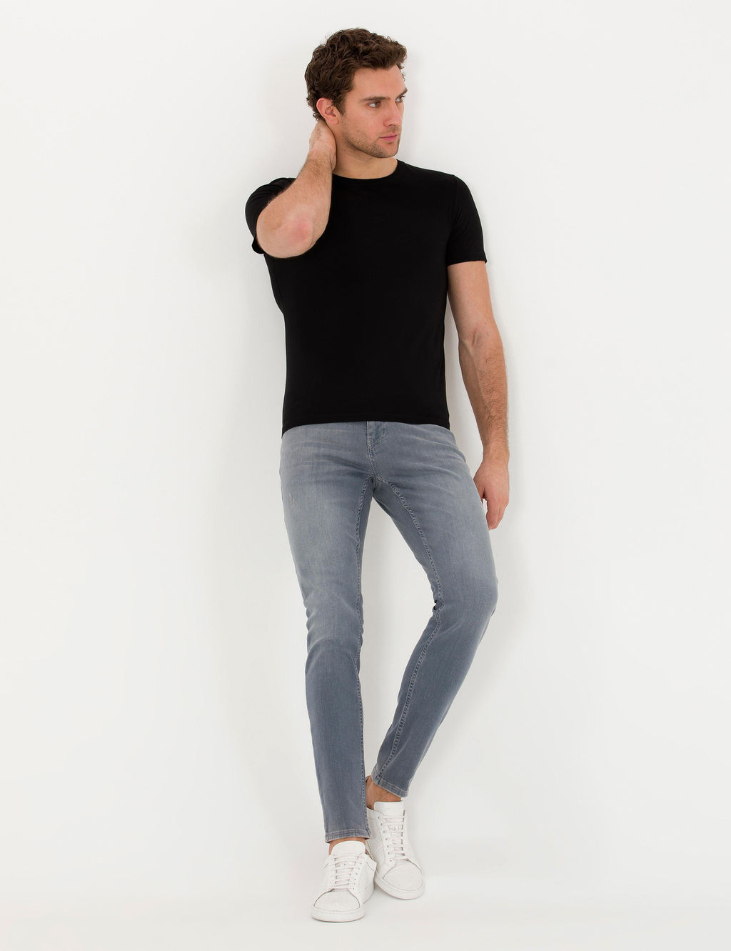 Черная облегающая базовая футболка - Cacharel фото 4