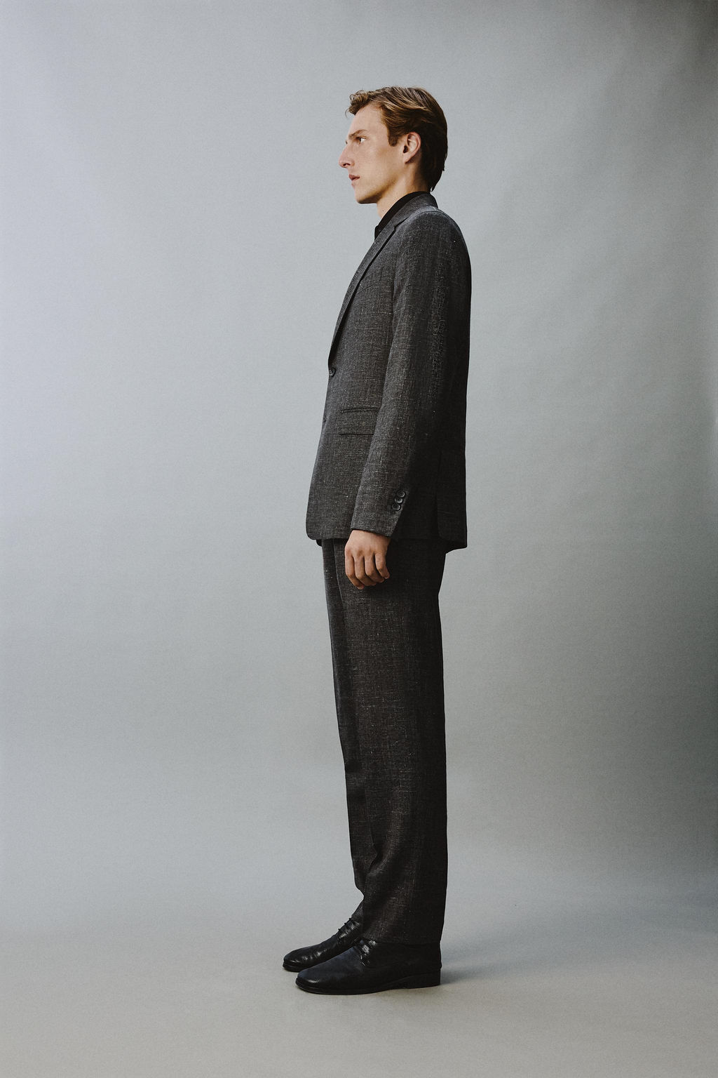PANTAL?N REGULAR FIT TRAJE ESTRUCTURA / Marr?n oscuro