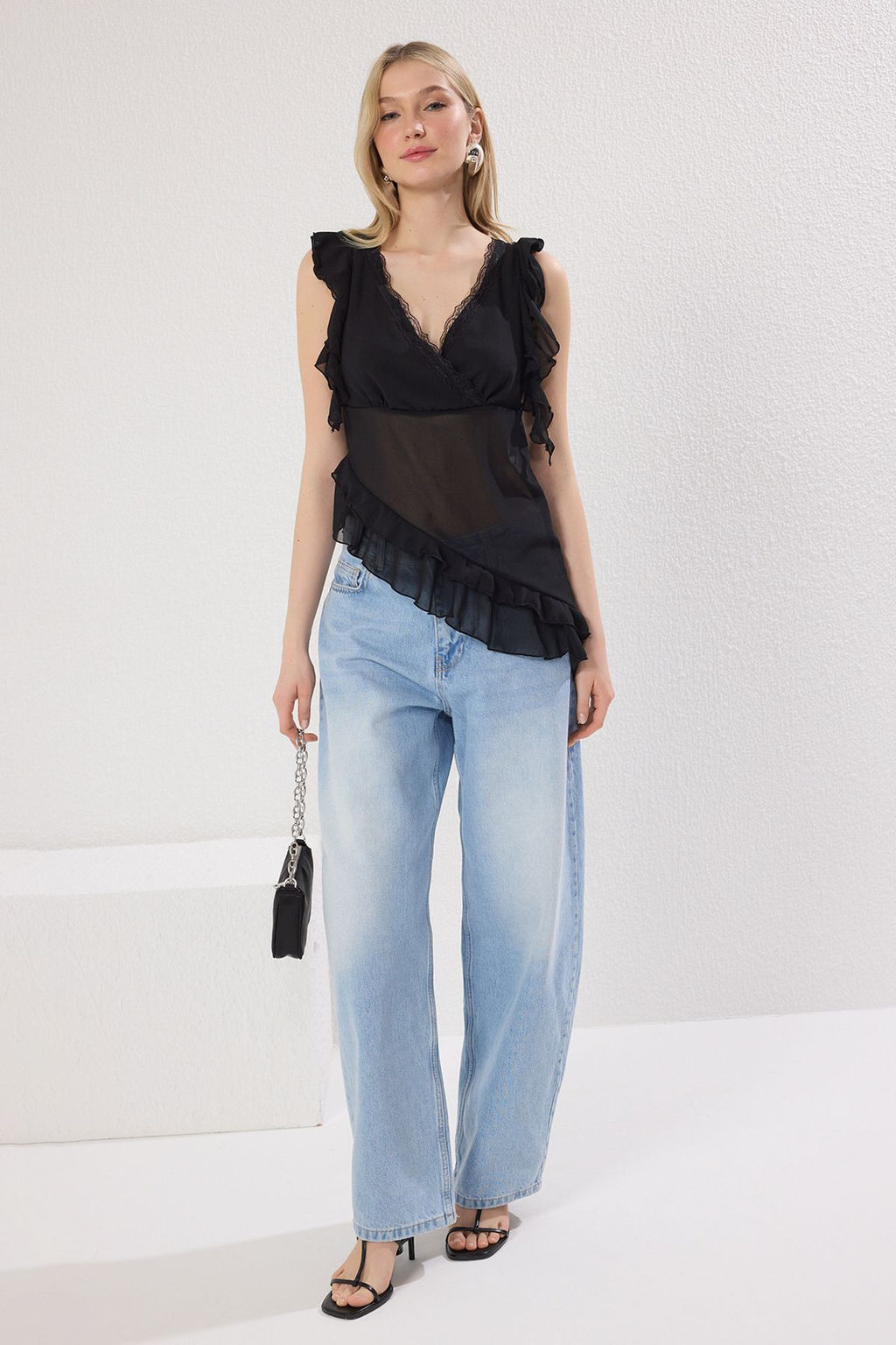 Siyah Sifon Transparan Dantelli F?rf?rl? Dokuma Bluz TWOSS25BZ00418 - Trendyolmilla фото 2