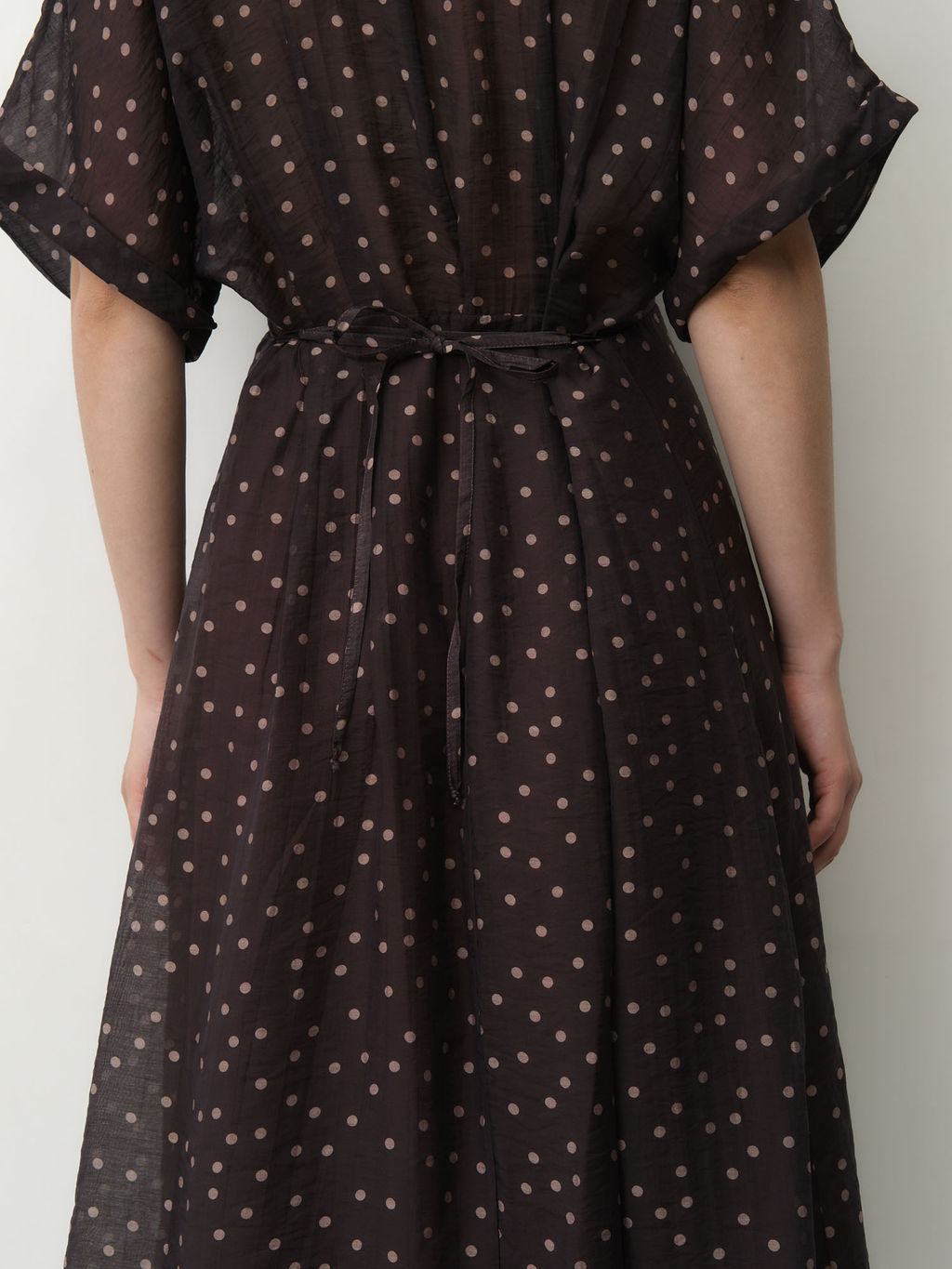 Платье из тенселя 90501 черное в горошек