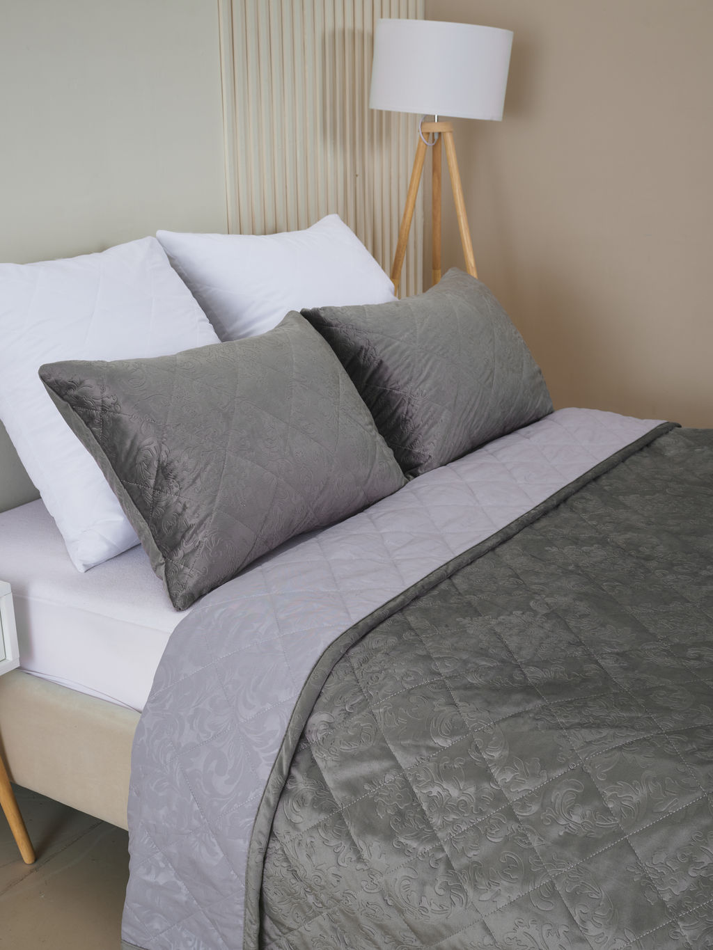 Набор покрывало и чехлы на подушку - Кристалл, цвет графит 200х220