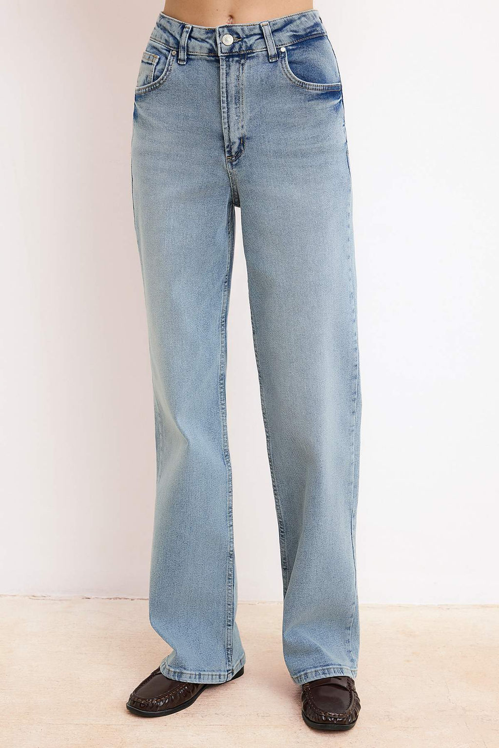 Mavi Yuksek Bel Straight Az Esnek Duz Kesim Jeans TWOSS26JE00100 - Trendyolmilla фото 5
