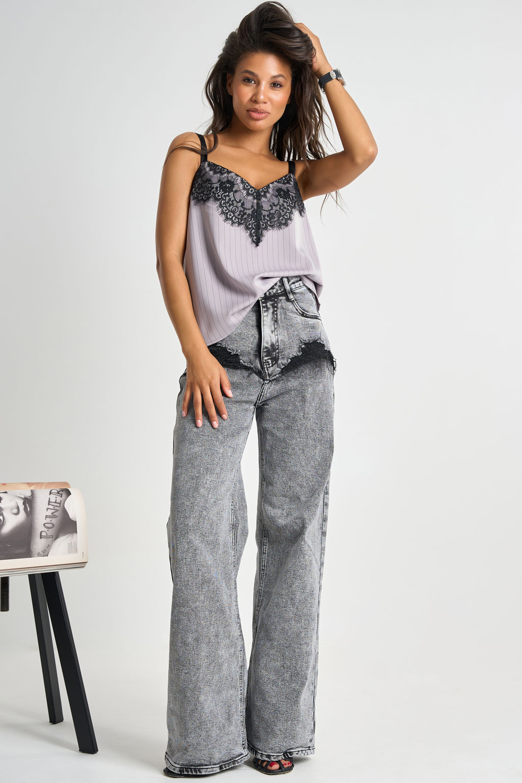 Топ в полоску с кружевной вставкой тауп