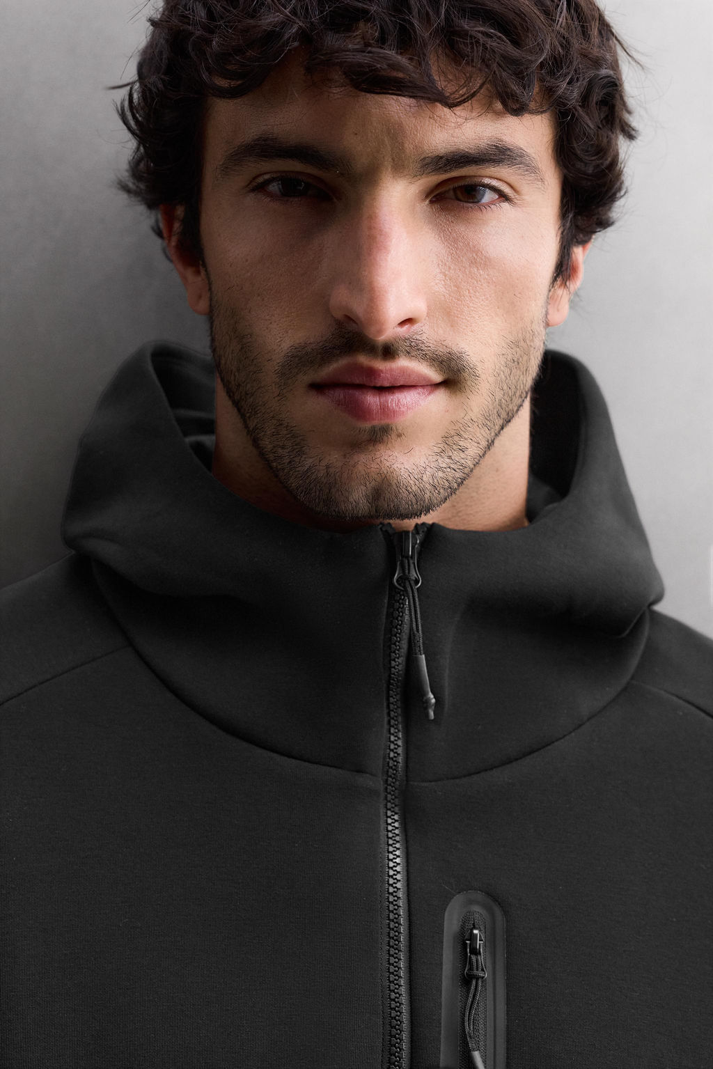 SUDADERA T?CNICA CREMALLERA CAPUCHA / Negro - Zara фото 6