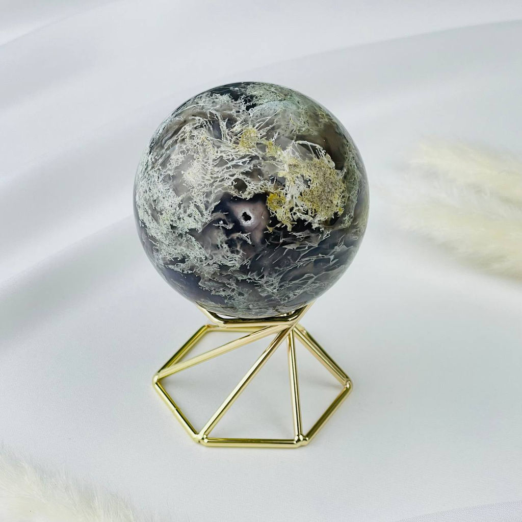 Шар из Мохового агата