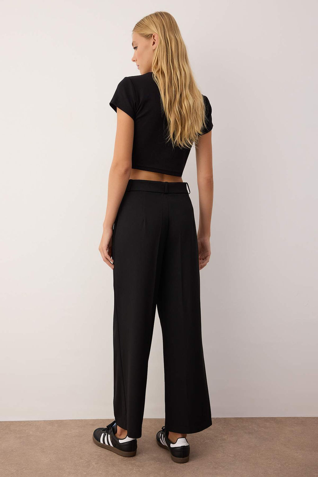 Siyah Kemerli Fermuar Cep Detayl? Wide Leg/Genis Paca Kumas Pantolon TWOAW26PL00050