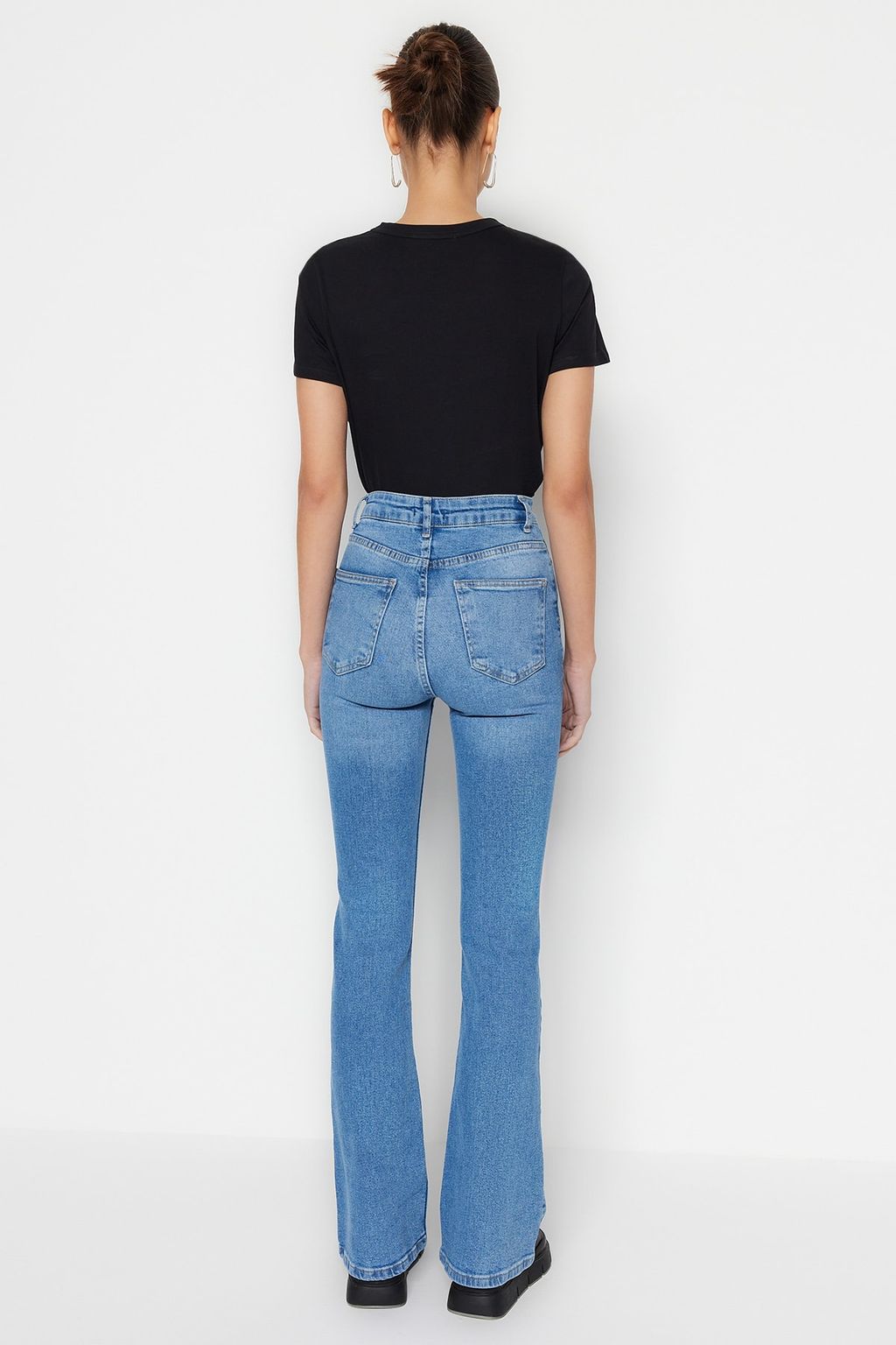 TRENDYOLMILLA Siyah More Sustainable Yuksek Bel Flare Jeans TWOSS23JE00063  фото 10