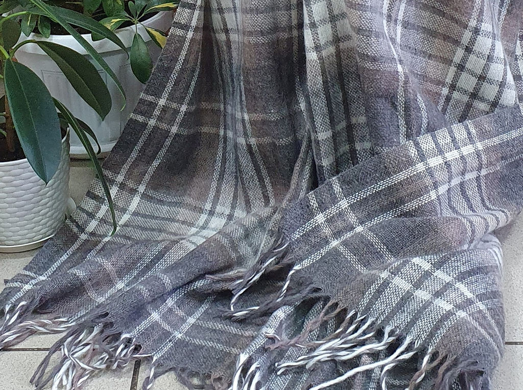 Плед 50% шерсть 140*200 "Метро" цв. бел-т.сер-кор (Россия Белтекс)