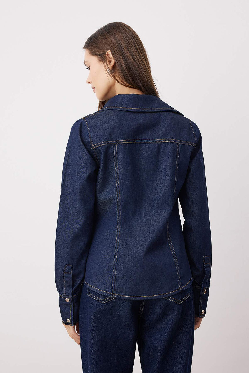 Koyu Mavi Kapama Detayl? Fitted Denim Gomlek TWOAW26GO00032 - Trendyolmilla фото 5