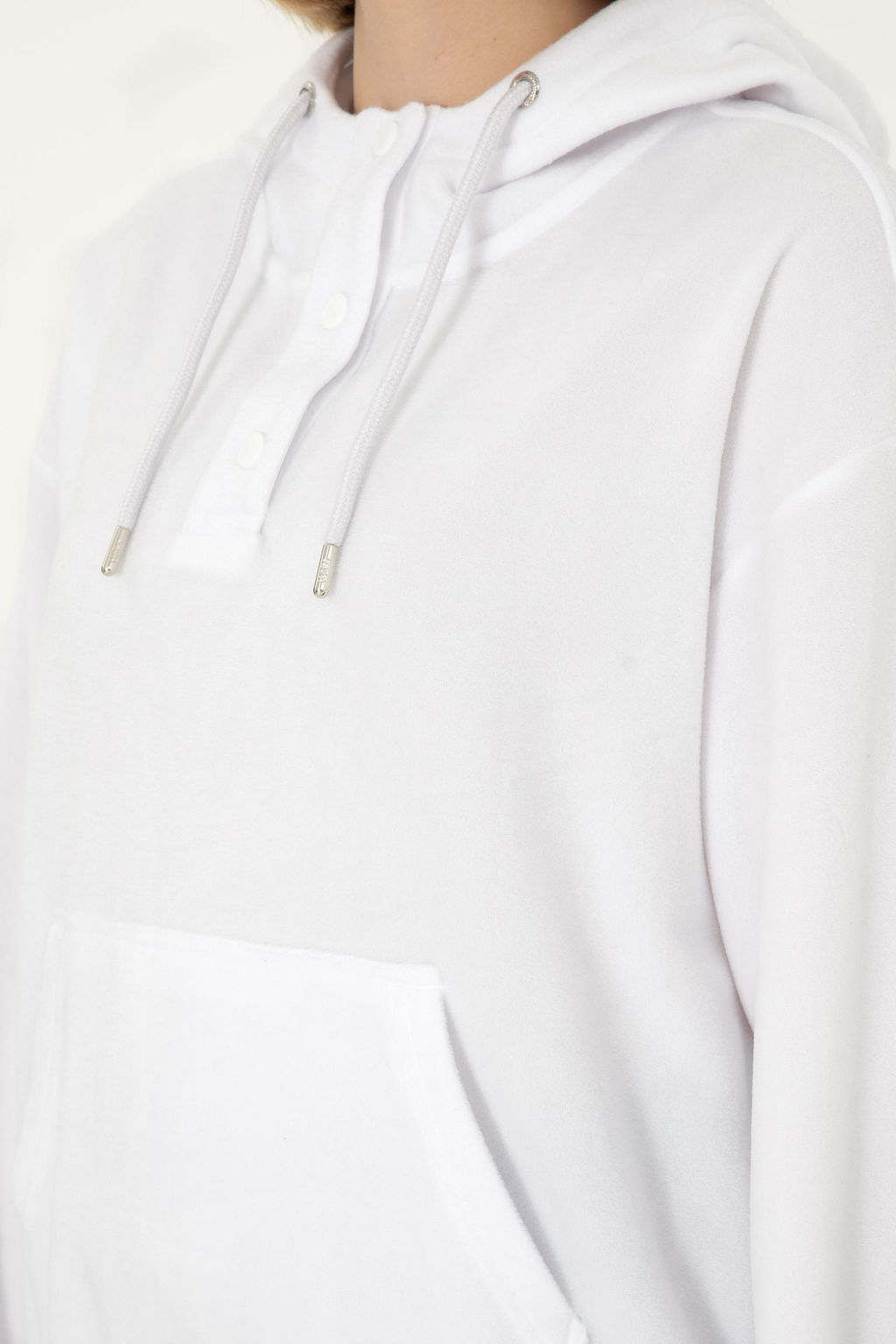 Kad_n Beyaz Kap__onlu Sweatshirt
