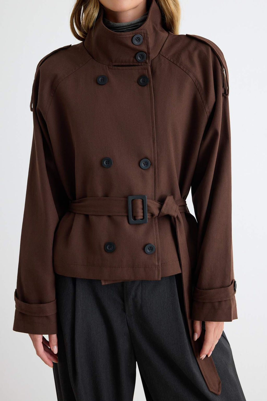 Wardrobe Essentials Kahverengi Regular Dik Yaka Kemerli Gabardin K_sa Tren_kot TWOSS26TR00004 - Trendyolmilla фото 3