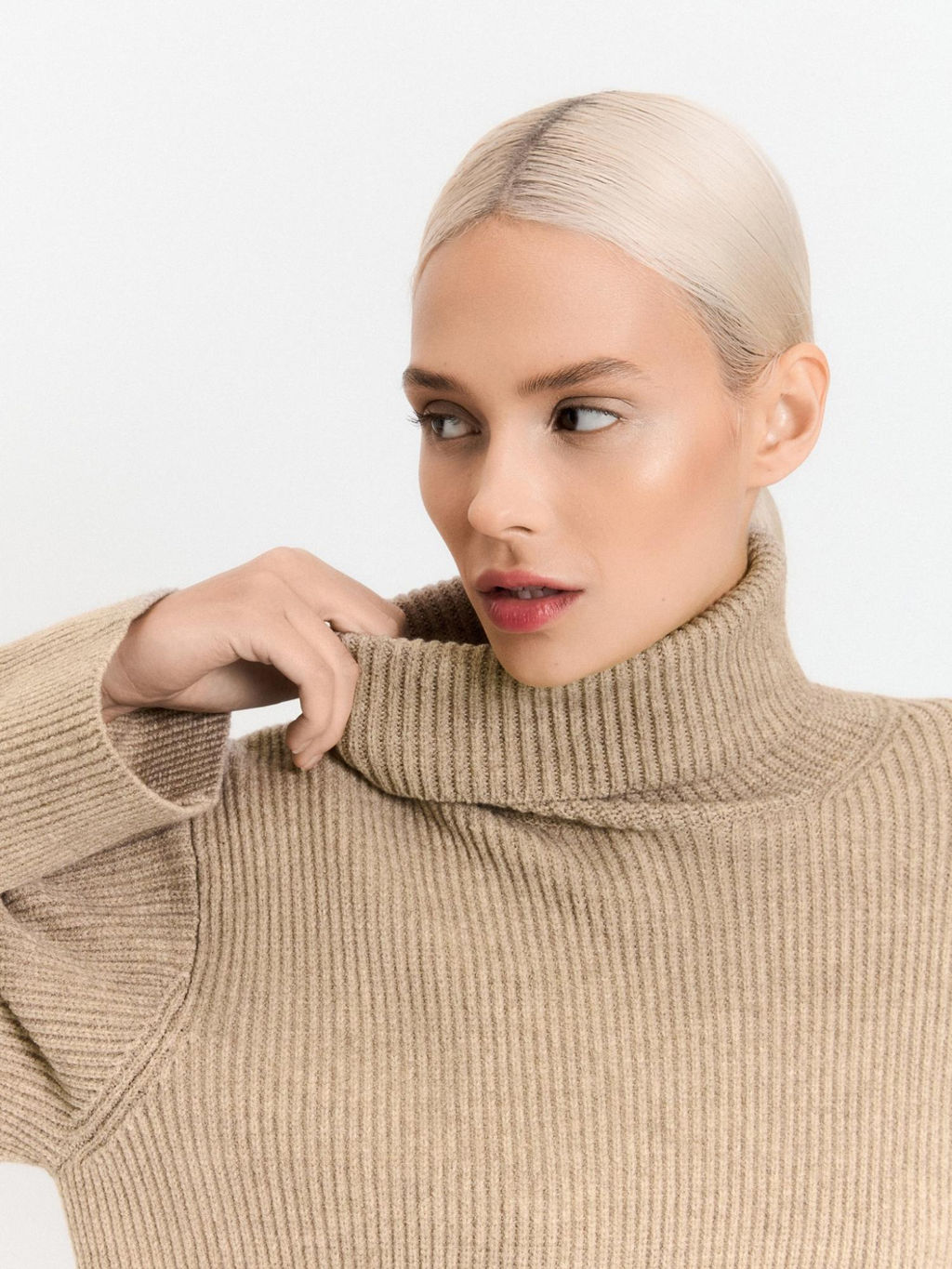 10200320125 Свитер жен. Tiempo кофейный - Concept club фото 2