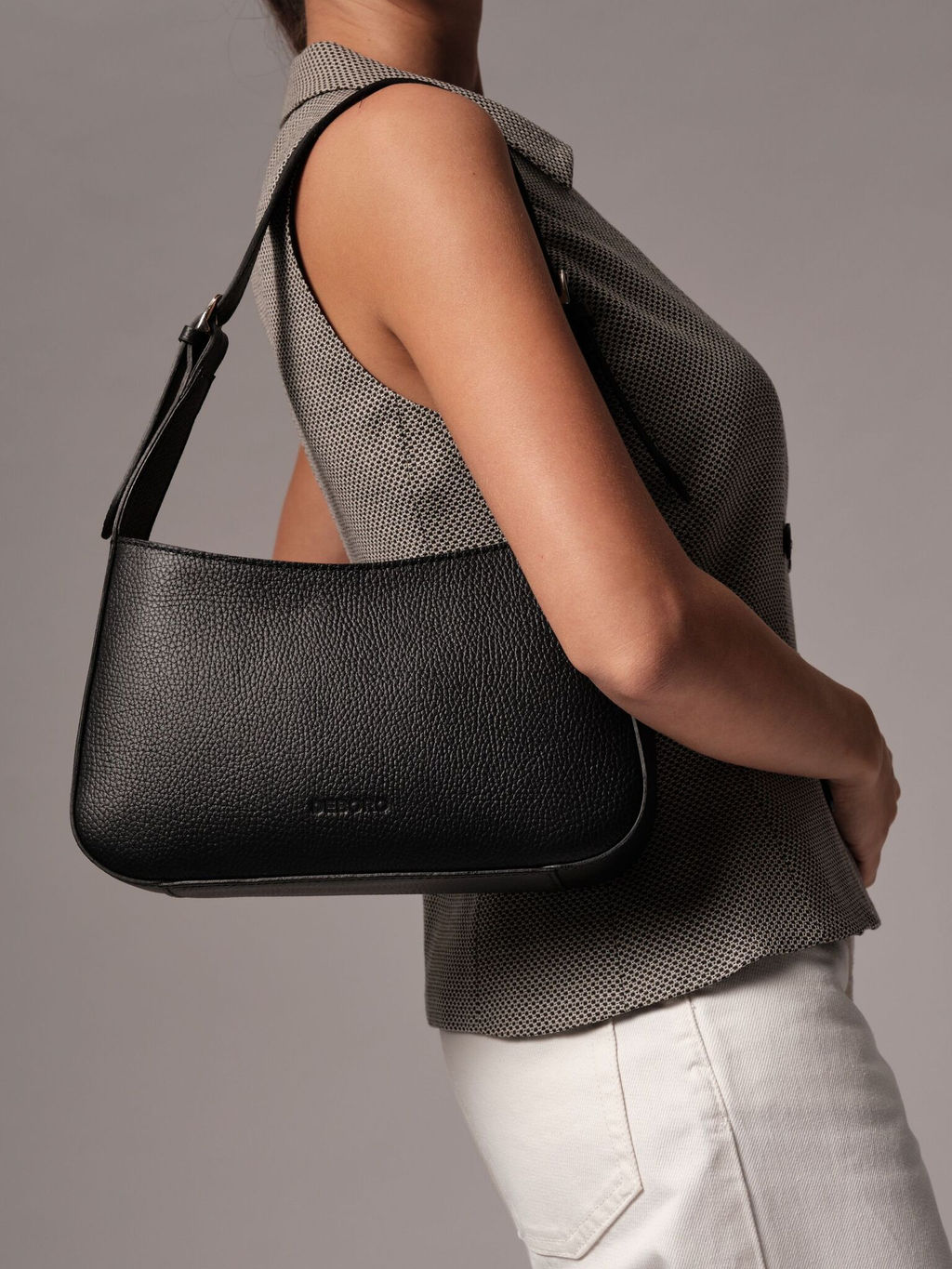 Сумка кожаная на плечо багет Deboro 31046 черный