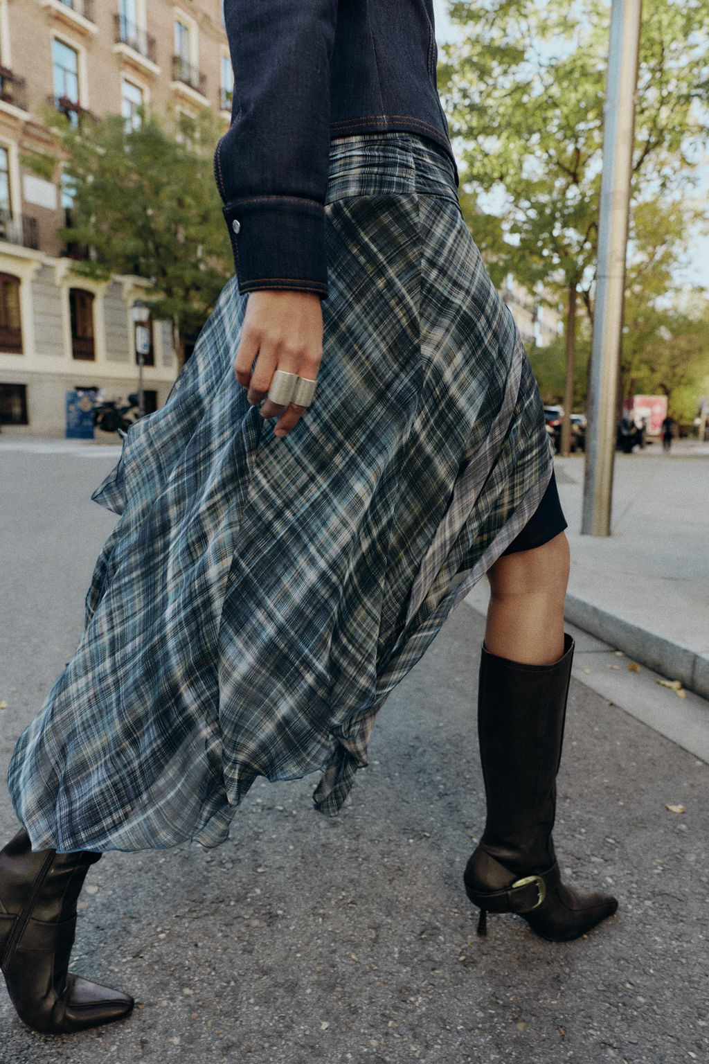 ASYMMETRIC CHECK MIDI SKIRT - Zara фото 7