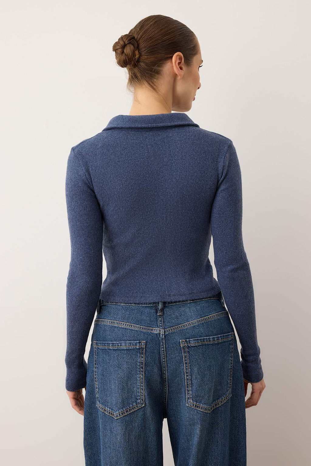 Indigo Dugme Detayl? Vucuda Oturan Crop Polo Yaka Fitilli Esnek Orme Bluz TWOAW22BZ0522